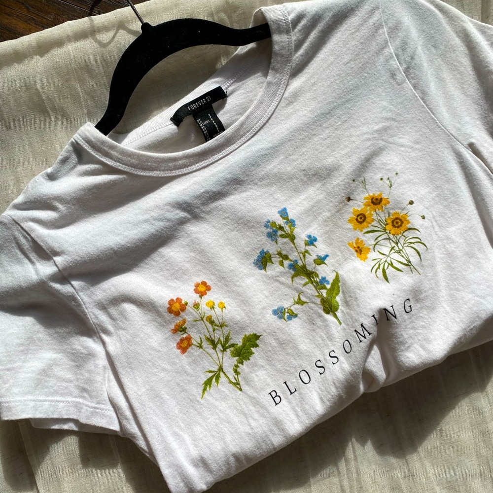 Super cute cropped tshirt / forever 21 tshirt / summer shirt / aesthetic outfit